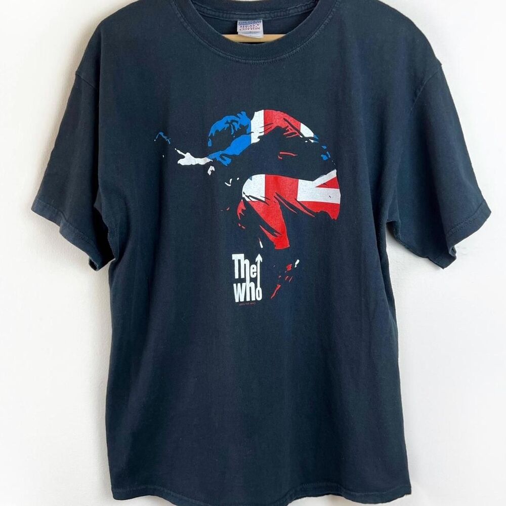 Gildan Men's Black and Red T-shirt